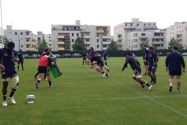 Entraînement pour les joueurs de l'ASM avant la réception de la Rochelle samedi. 