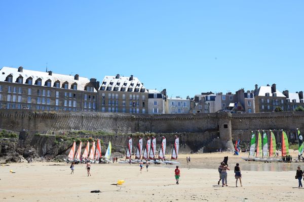 Au pied des remparts de Saint-Malo