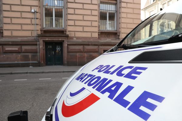 Une mère de famille de 44 ans, connue pour sa radicalisation, a tué sa fille de 19 ans dans leur appartement de Mulhouse