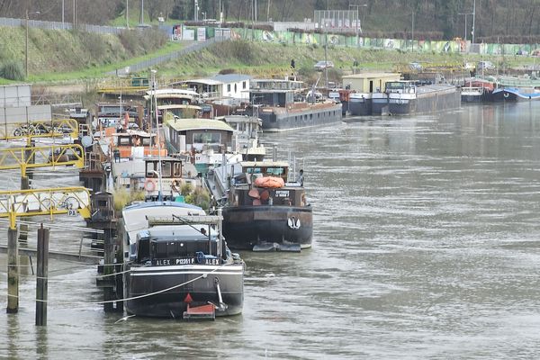 Une femme a été retrouvée morte sur une péniche à Rouen (Seine-Maritime), jeudi 4 janvier 2024.