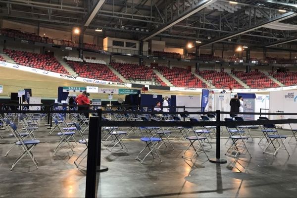 Le centre de vaccination se situait au cœur du vélodrome de Saint-Quentin-en-Yvelines.