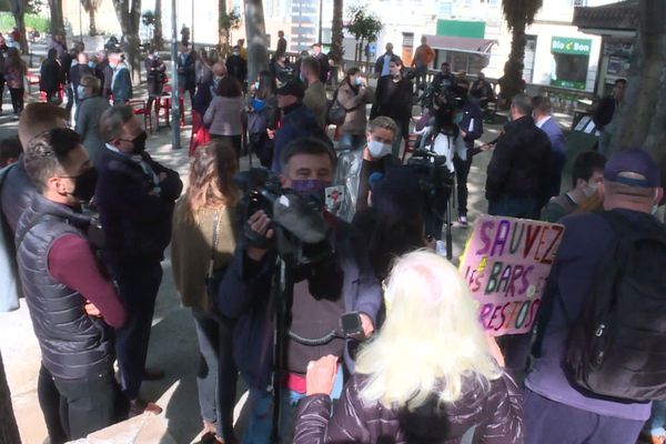 Covid. Les restaurateurs manifestent devant le Tribunal administratif de Marseille contre les restrictions sanitaires qui les frappent. 29/09/2020