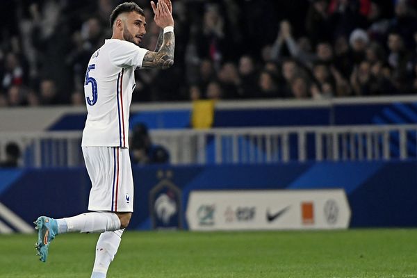 Grâce à un match solide, Jonathan Clauss a réussi à faire taire les sifflets qui ont accompagné son début de match, l'Alsacien de Lens étant la cible des supporters de Lille dans leur stade.