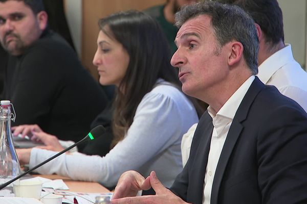 Le maire de Grenoble Eric Piolle (EELV) lors du conseil municipal, ce lundi 13 mars.