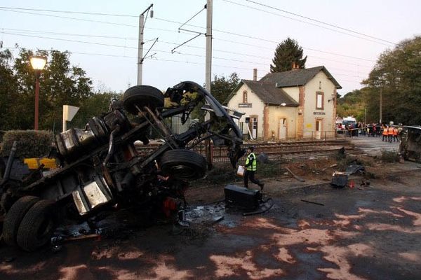 Le 12 octobre 2011 en fin d’après-midi, la collision entre un poids lourd et un TER au passage à niveau de Saint-Médard-sur-Ille avait fait trois morts et 45 blessés, dont treize grièvement. 