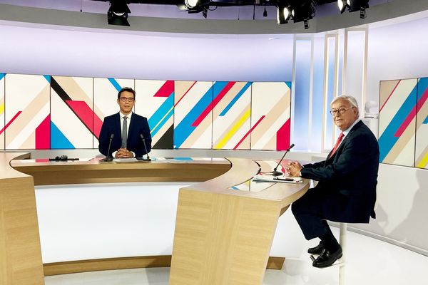 Didier Quentin, député de Charente-Maritime, sur le plateau de Dimanche en politique, présentée par Jérôme Vilain.