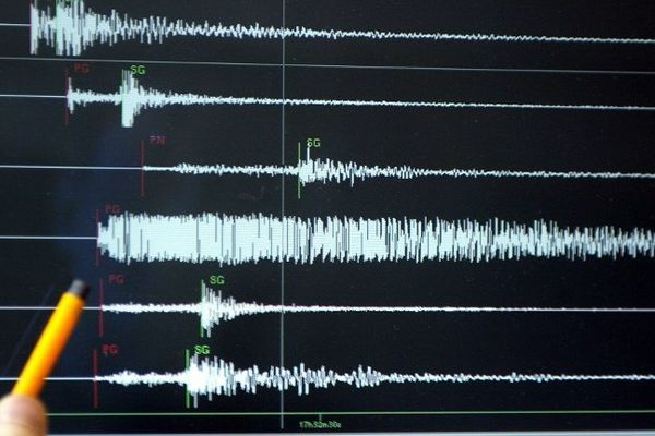 Une intensité de 5, 1 sur l'échelle de Richter le 24 février 2004 sur les écrans du  Réseau National de Surveillance Sismique (RENASS) de Strasbourg