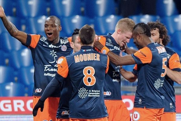 Montpellier : l'équipe du MHSC se congratule après le premier but de Charbonnier face à Lorient - 12 janvier 2013.