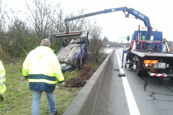 La Clio a fait un tonneau et est sortie de la rocade