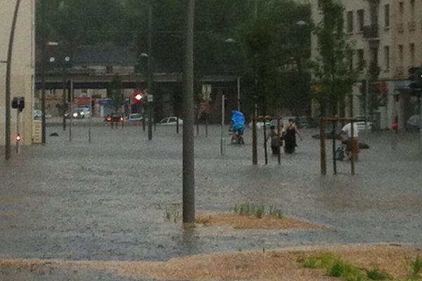 Le quartier de la gare de Caen sous les eaux