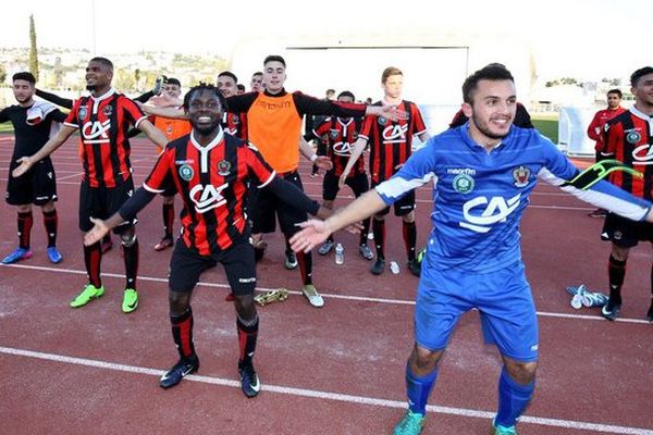 La communion avec les supporters niçois pour ces 16e de la coupe Gambardella.
 
