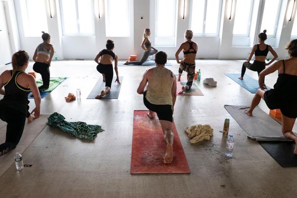 Les cours de yoga vont être interdits à partir de samedi, tout comme les  rassemblements dans les lieux accueillant plus de dix personnes dans la Métropole Aix-Marseille.