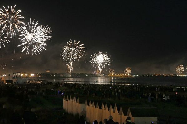 ARCHIVE. Feu d'artifice sur la plage de Ouistreham en 2014 pour le 70e anniversaire du Débarquement