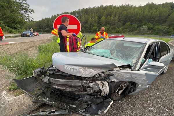 Ners (Gard) - spectaculaire accident de la circulation sur la N.106, le conducteur n'est que légèrement blessé - 20 juin 2023.