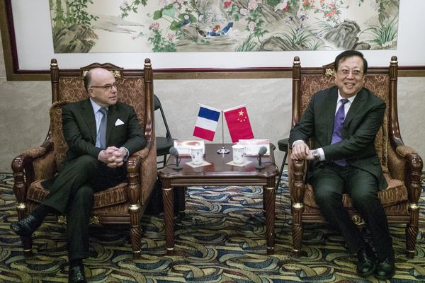 Bernard Cazeneuve et Hao Ping (Vice-ministre chinois de l'Education)