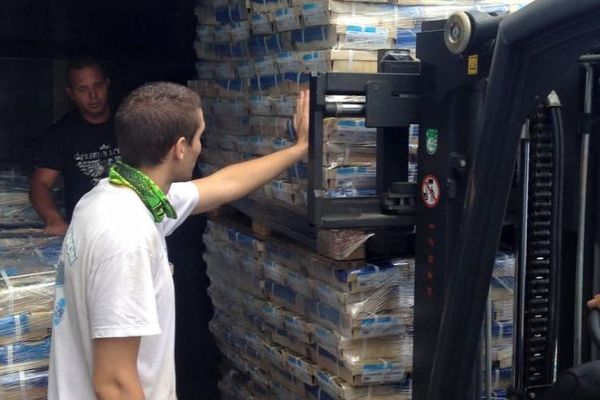 La Réunion : l'arrivage des huîtres en provenance de Charente-Maritime.