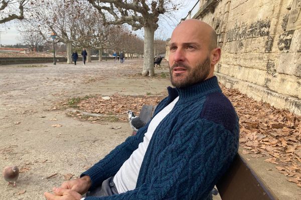 Montpellier - Adrien Santoluca à nouveau devant la justice, son employeur a fait appel du jugement de 2019. Le cordiste a fait une chute du toit d'un hangar du port de Sète en 2015 - 6 janvier 2025.