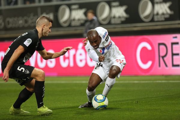 Gaël Kakuta (à droite) va apporter expérience et technique aux Sang et Or.