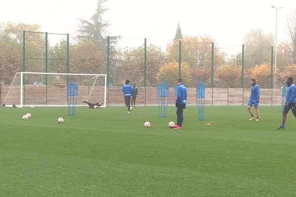 Les joueurs de l'AJ Auxerre à l'entraînement samedi 20 novembre au stade de l'Abbé Deschamps à Auxerre