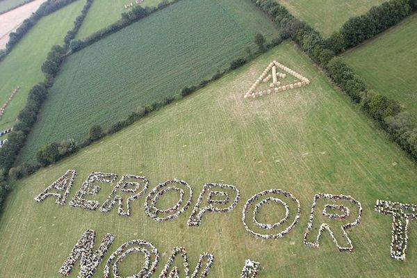 Une manifestation en 2006 contre le projet d'aéroport à Notre-Dame-des-Landes