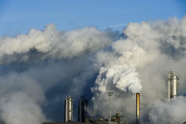 Le Parlement et les Etats membres se sont entendus sur la mise en place à partir de 2023 d'un dispositif visant à taxer les importations extra-européennes dans les secteurs qui polluent le plus, comme la sidérurgie ou le ciment.