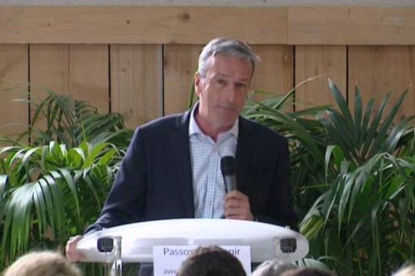 Philippe Vigier, député UDI d'Eure-et-Loir, brigue la présidence du conseil régional du Centre -Val de Loire. Ici à Mulsans dans le Loir et Cher pour le lancement de sa campagne. 