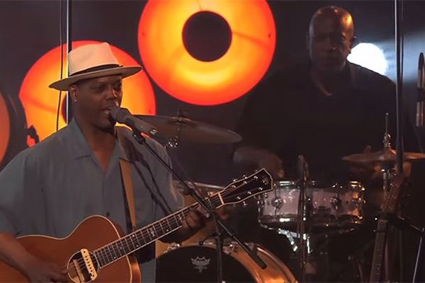 Eric Bibb sur la scène de Jazz à Vienne