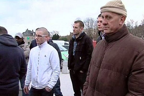 Des membres du collectif des pompiers volontaires de Villedieu-les-Poêles, mars 2013