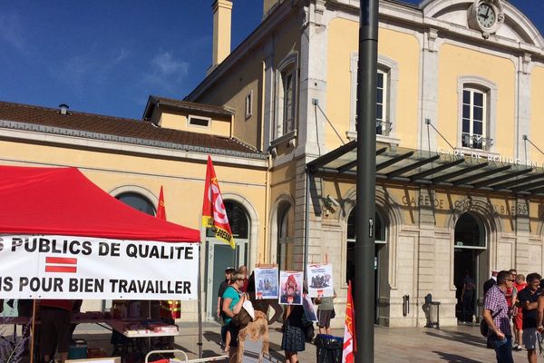 Des cheminots protestent contre des suppressions de postes à la gare de Bourg-en-Bresse