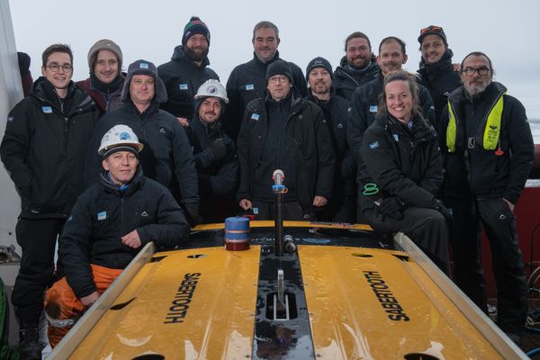 Maëva Onde et une partie de l'équipe qui a découvert en Antarctique en mars dernier l'épave de l'Endurance, bateau mythique de l'explorateur irlandais Ernest Shackleton