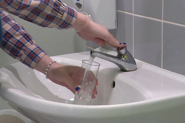 Près de 2200 personnes sont privées d'eau potable dans le secteur de Mont-Cauvaire et Les Authieux-Ratiéville au Nord de Rouen