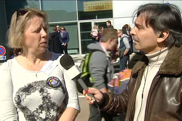 Muriel Steinmetz, porte parole du Collectif Libre et Indépendant de la Police (Thionville), répond aux questions de notre journaliste René Elkaïm.