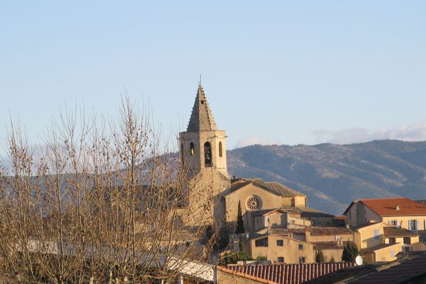 La victime a été violée sous soumission chimique par des inconnus que son mari recrutait internet, dans leur pavillon du village de Mazan (Vaucluse).