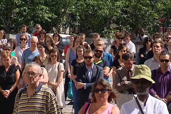 Hommage Aux Victimes De L'attentat De Nice : La Bretagne Figée Durant ...