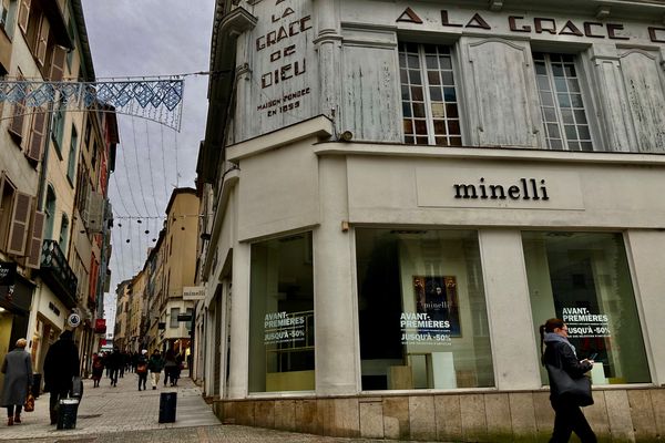 Le magasin Minelli, bien connu des Limougeauds, plie boutique rue du Clocher à Limoges