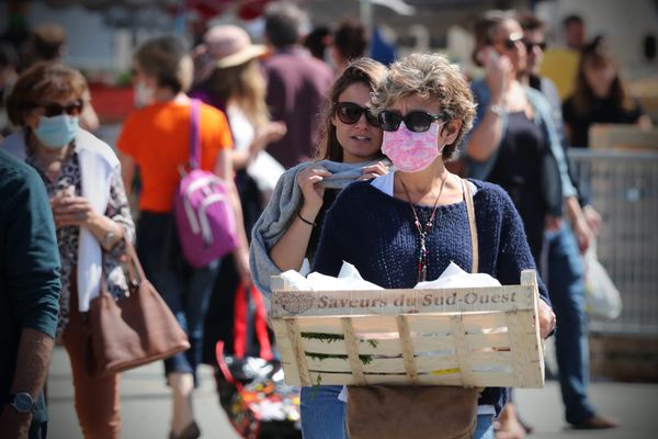 Le port du masque obligatoire sur les marchés en août.