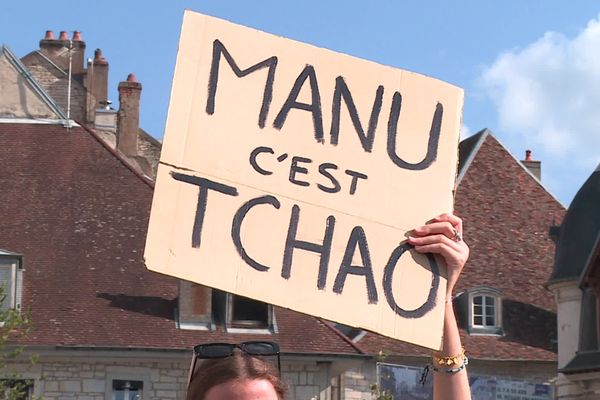 Manifestation contre le nouveau gouvernement à Besançon, Doubs.