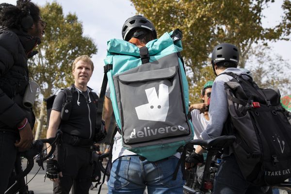 Les livreurs Deliveroo échangent sur leur statut 