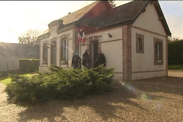 Plusieurs mairies vandalisées et cambriolées dans l'Orne. Des actes qui intriguent élus, fonctionnaires et habitants.