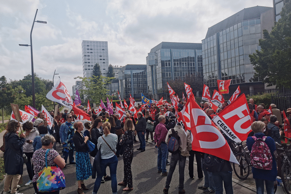 Rassemblement des professionnels de la santé psychiatrique devant l'ARS à Nantes le 23 mai 2023