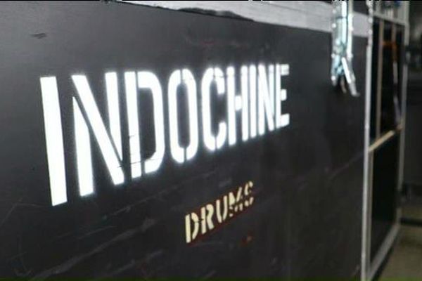 Ils ne vont pas tarder à arriver: séquence préparatifs du concert d'Indochine