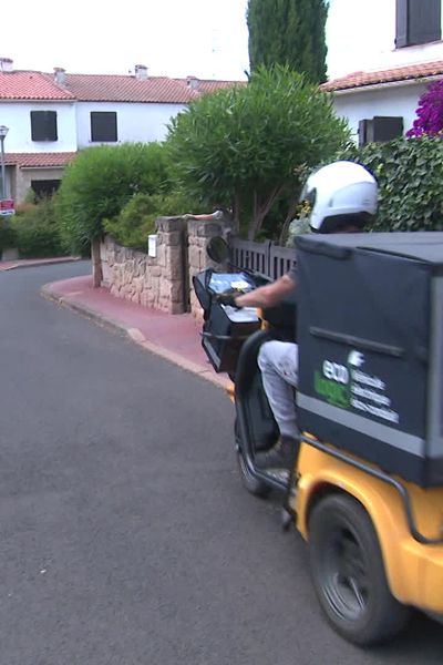 Les facteurs de La Poste réclament une prime face au surplus de travail engendré par les législatives anticipées.