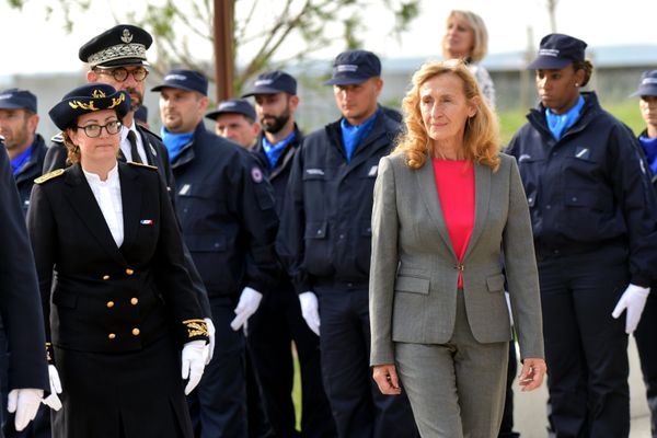 Illustration-Visite de Nicole BELLOUBET Ministre de la justice et Garde des Sceaux venue inaugurer les nouveaux bâtiments de la Maison d'arrêt de Luynes ( Luynes 2 )  aux côtées de Frédérique CAMILLERI ( à g ) Secrétaire générale de la zone de défense et de Sécurité Sud (SGZDS). 18-10-2018