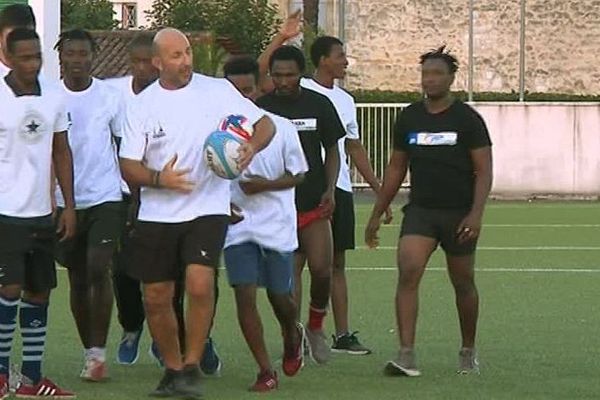 Ovale citoyen, une association qui utilise le rugby pour aider les migrants et les SDF à s'intégrer