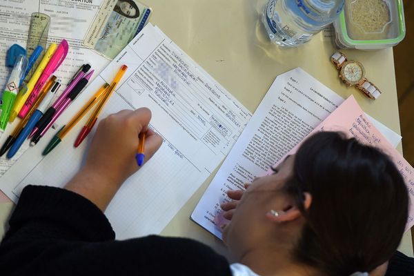 Une jeune femme passe le bac à Strasbourg, photo d'illustration 