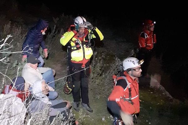 Les pompiers du Gard sont intervenus de nuit pour évacuer les personnes bloquées 