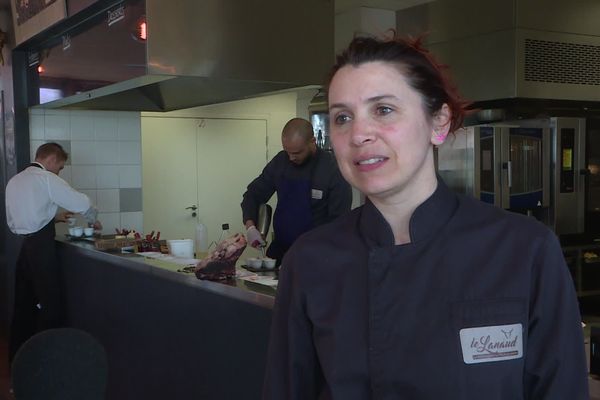 Anne Alassane a ouvert son restaurant ce dimanche 15 mars midi, malgré les décisions gouvernementales de fermeture.