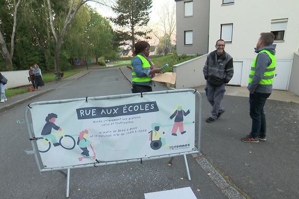 Installation de la Rue aux écoles à Rennes