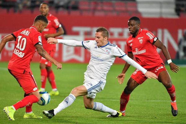 Après plus de 4 mois d'arrêt, le championnat de Ligue 1 reprendra le week-end du 22-23 août 2020.