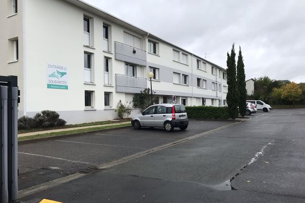 L'incendie s'est déclaré dans cet immeuble, un foyer d'hébergement associatif, situé à Tours.